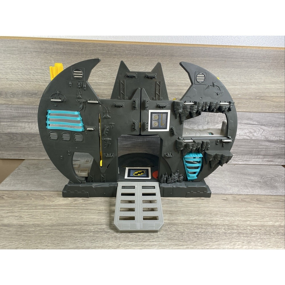 Mattel DC Comics Super Friends Batman Bat Cave Playset